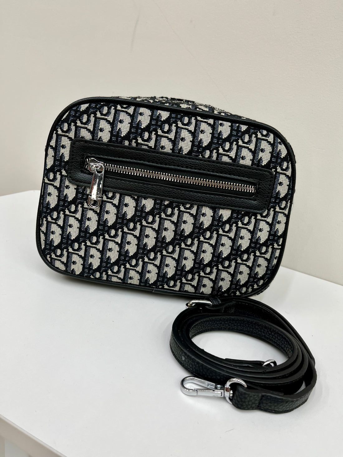 D bigger camera bag zip front detail with cross body strap