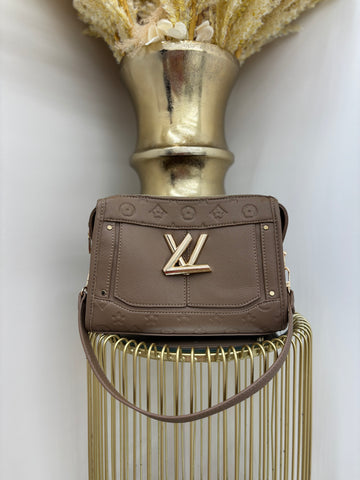 V Flower Detailed Shoulder Bag with Gold Detailing