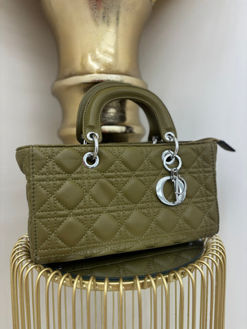D Quilted Cross Body Bag with Silver Detailing